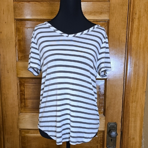 Green Envelope Gray and White Relaxed Short Sleeve Tee M - Picture 1 of 4